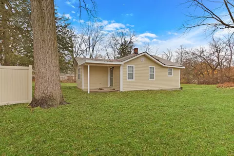 24791 W Rollins Rd, Round Lake, IL 60073