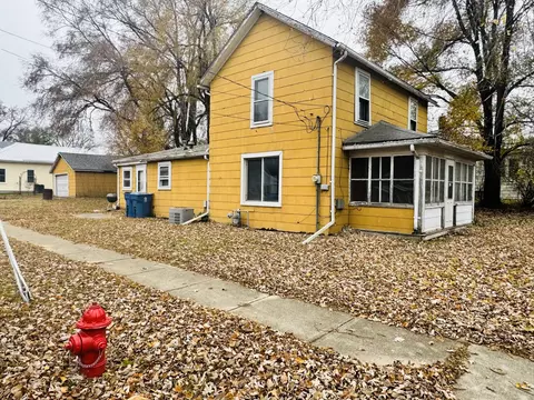 451 E Church St, Utica, IL 61373