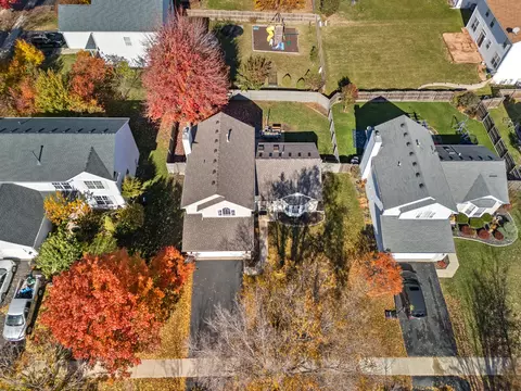 24328 Whispering Trails Dr, Plainfield, IL 60585 photo 2
