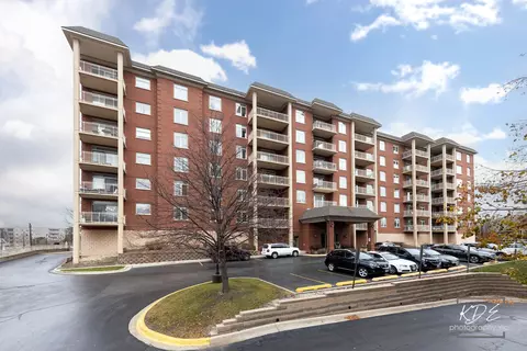8440 Callie Ave #C105, Morton Grove, IL 60053