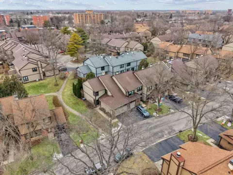 View/Area - 236 Shadowbend Dr, Wheeling, IL 60090 photo 3 of 6