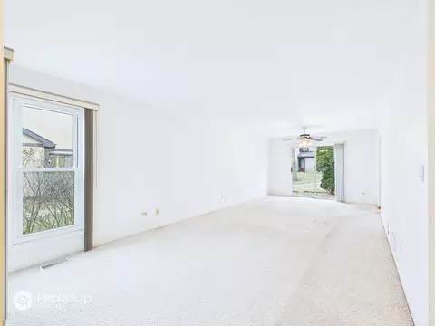 Living - 236 Shadowbend Dr, Wheeling, IL 60090 photo 2 of 5