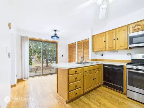 Kitchen - 236 Shadowbend Dr, Wheeling, IL 60090 photo 1 of 2