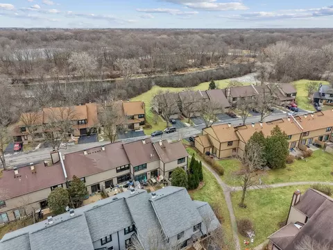 View/Area - 236 Shadowbend Dr, Wheeling, IL 60090 photo 6 of 6