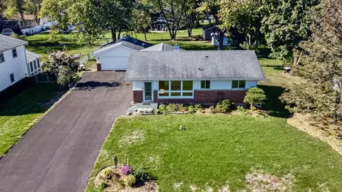 1 N274 Woods Ave, Carol Stream, IL 60188