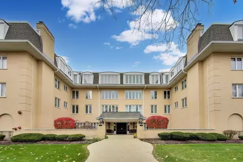 75 S 6th Ave S #204, La Grange, IL 60525