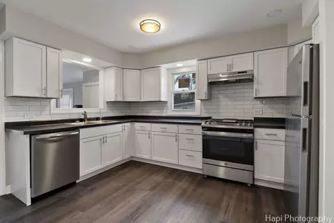 Kitchen - 2610 S Thomas Ct, Mchenry, IL 60051 photo 2 of 2