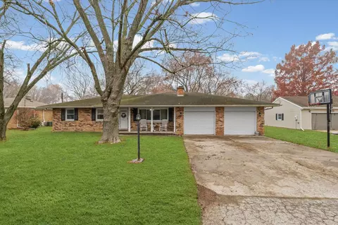 305 West St, Mahomet, IL 61853