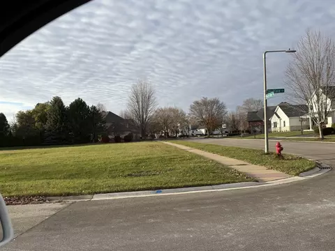 670 Sheffield Cir, Sugar Grove, IL 60554