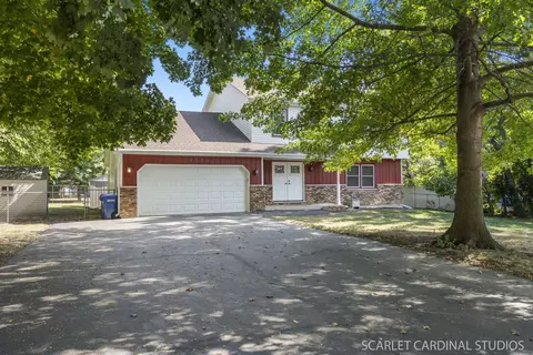 4705 Elm St, Lisle, IL 60532