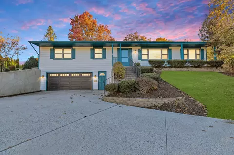 1405 Surrey Ln, Algonquin, IL 60102