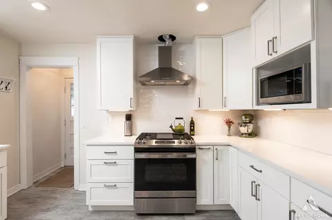 Kitchen - 930 E 8th St, Lockport, IL 60441 photo 3 of 5