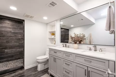 Bath - 930 E 8th St, Lockport, IL 60441 photo 2 of 5
