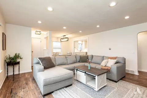 Living - 930 E 8th St, Lockport, IL 60441 photo 4 of 5