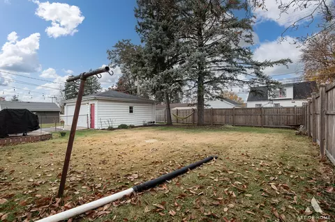 Exterior - 930 E 8th St, Lockport, IL 60441 photo 7 of 11