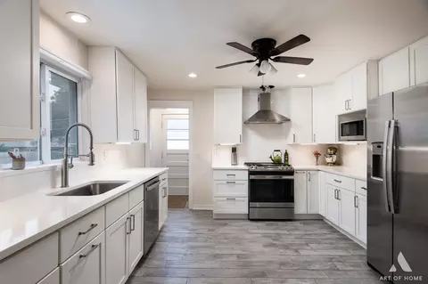 Kitchen - 930 E 8th St, Lockport, IL 60441 photo 1 of 5