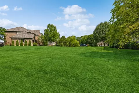 21855 W Murfield Ct, Mundelein, IL 60060