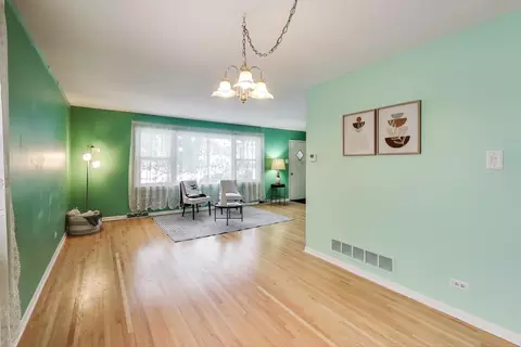 Living - 1046 Martingale Dr, Bartlett, IL 60103 photo 4 of 8