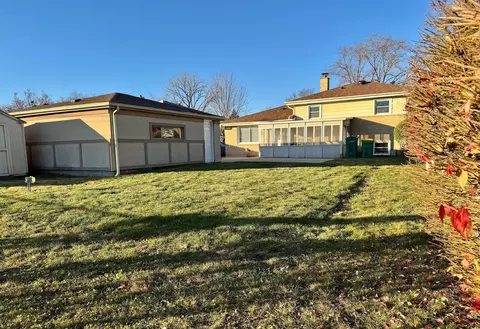 Exterior - 1411 Anthony Rd, Wheeling, IL 60090 photo 5 of 11