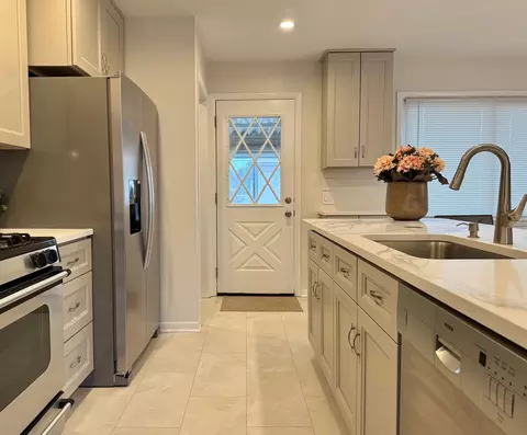 Kitchen - 1411 Anthony Rd, Wheeling, IL 60090 photo 2 of 8
