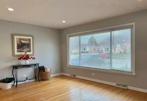 Living - 1411 Anthony Rd, Wheeling, IL 60090 photo 3 of 3