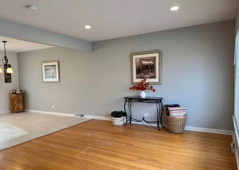 Living - 1411 Anthony Rd, Wheeling, IL 60090 photo 2 of 3