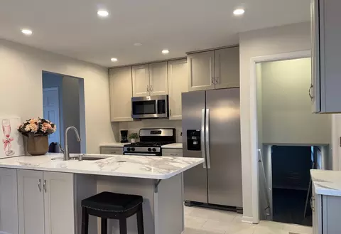 Kitchen - 1411 Anthony Rd, Wheeling, IL 60090 photo 6 of 8