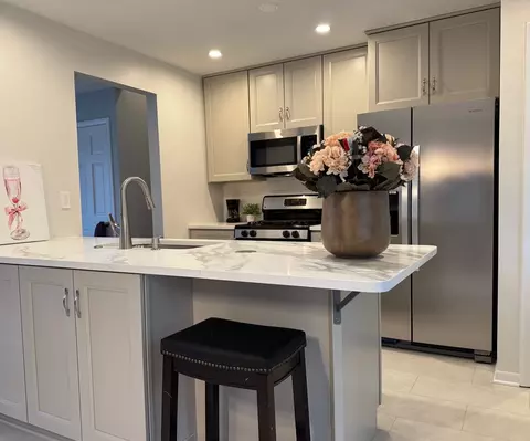Kitchen - 1411 Anthony Rd, Wheeling, IL 60090 photo 3 of 8