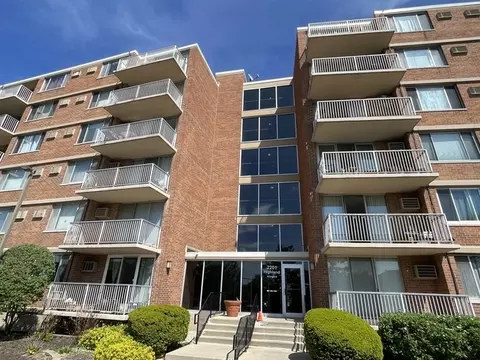 2201 S Highland Ave #3G, Lombard, IL 60148