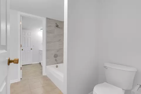 Bath - Undisclosed, Hoffman Estates, IL 60169 photo 2 of 4