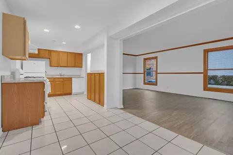 Living - Undisclosed, Hoffman Estates, IL 60169 photo 2 of 6