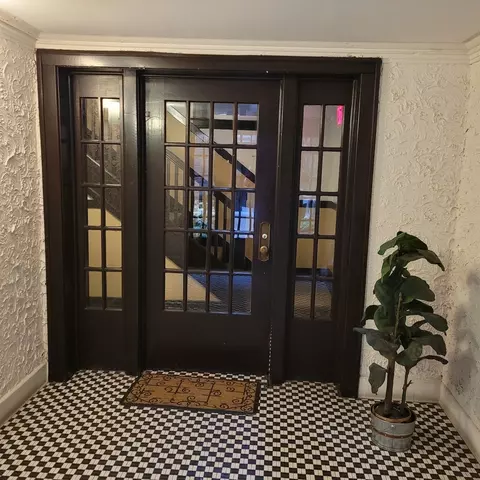 Entry Way - 56 Forest Ave #1N, Riverside, IL 60546 photo 1 of 1