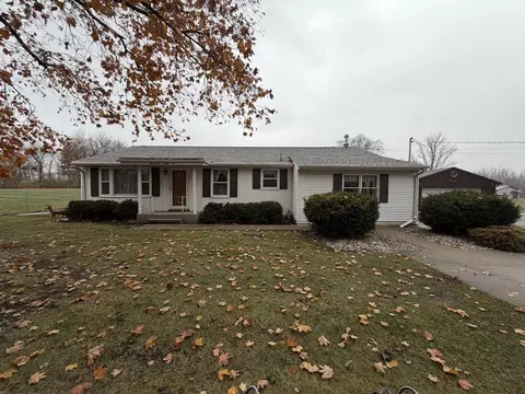 1735 Griswold Ave, Sterling, IL 61081