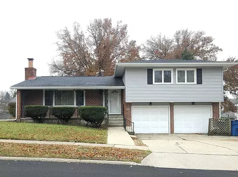 1117 Beech Dr, Dixon, IL 61021