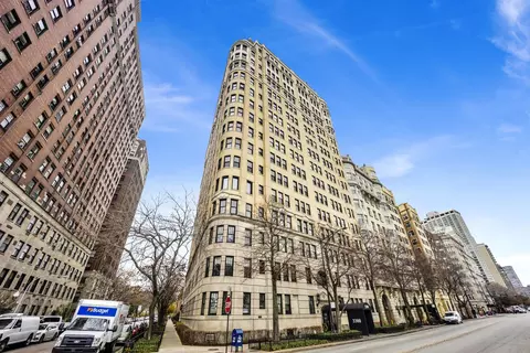 3300 N Lake Shore Dr #13C, Chicago, IL 60657