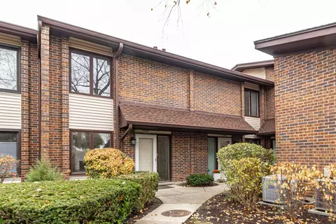 1087 Deerfield Pl, Highland Park, IL 60035