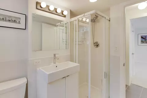 Bath - 560 Drexel Ave, Glencoe, IL 60022 photo 2 of 2