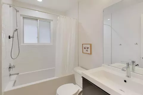 Bath - 560 Drexel Ave, Glencoe, IL 60022 photo 1 of 2