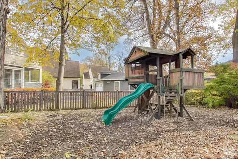 Exterior - 560 Drexel Ave, Glencoe, IL 60022 photo 3 of 4