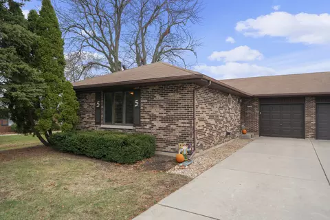 229 Hillcrest Ave #A, Yorkville, IL 60560