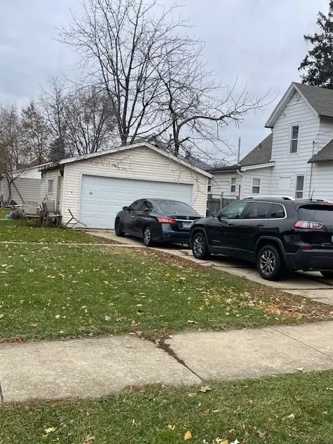 Exterior - 554 S 4th St, Aurora, IL 60505 photo 1 of 3
