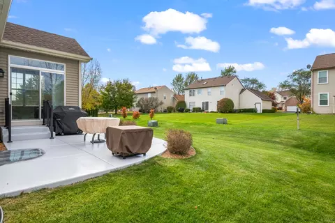 Exterior - 460 Mahogany Dr, Algonquin, IL 60102 photo 4 of 6