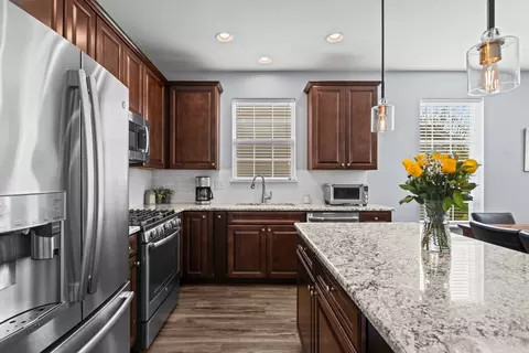 Kitchen - 460 Mahogany Dr, Algonquin, IL 60102 photo 2 of 2