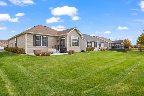Exterior - 460 Mahogany Dr, Algonquin, IL 60102 photo 3 of 6