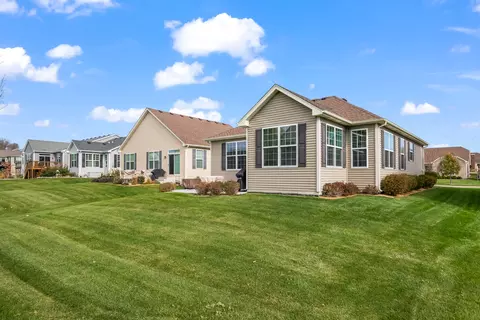 Exterior - 460 Mahogany Dr, Algonquin, IL 60102 photo 2 of 6