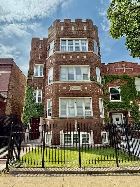 7804 S Burnham Ave, Chicago, IL 60649