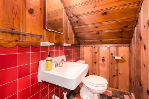 Bath - 474 E Washington St, Des Plaines, IL 60016 photo 2 of 2