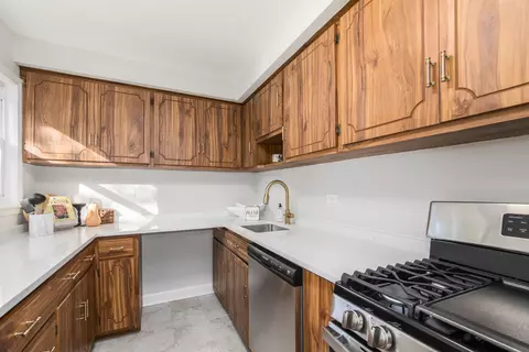 Kitchen - 474 E Washington St, Des Plaines, IL 60016 photo 1 of 3