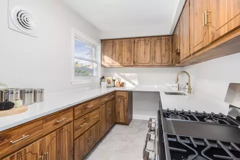 Kitchen - 474 E Washington St, Des Plaines, IL 60016 photo 2 of 3