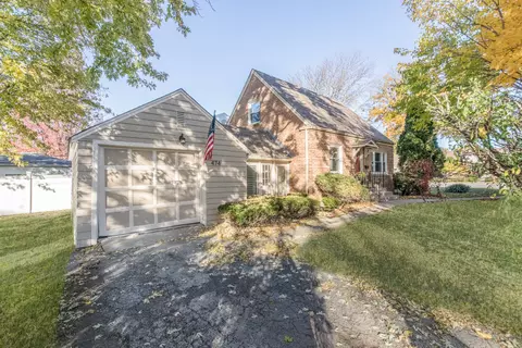 Exterior - 474 E Washington St, Des Plaines, IL 60016 photo 3 of 7